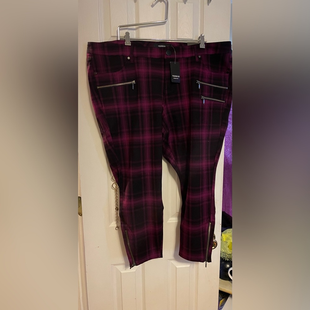 Torrid Purple/black plaid capri pants size 24
